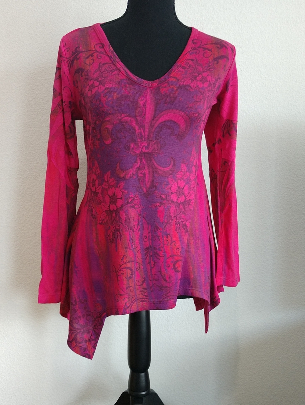 Women's Fuchsia Fleur-de-Lis Long Sleeve V-Neck Tunic